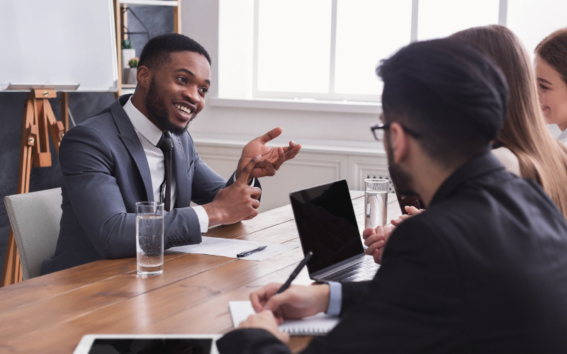 Como comunicamos vagas em aberto para estudantes com cadastro atualizado?